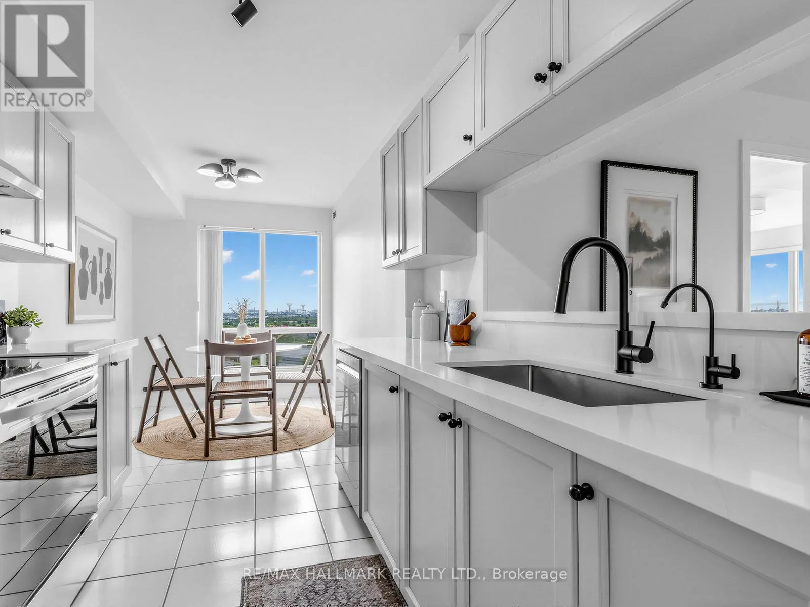 1102 - 399 SOUTH PARK ROAD