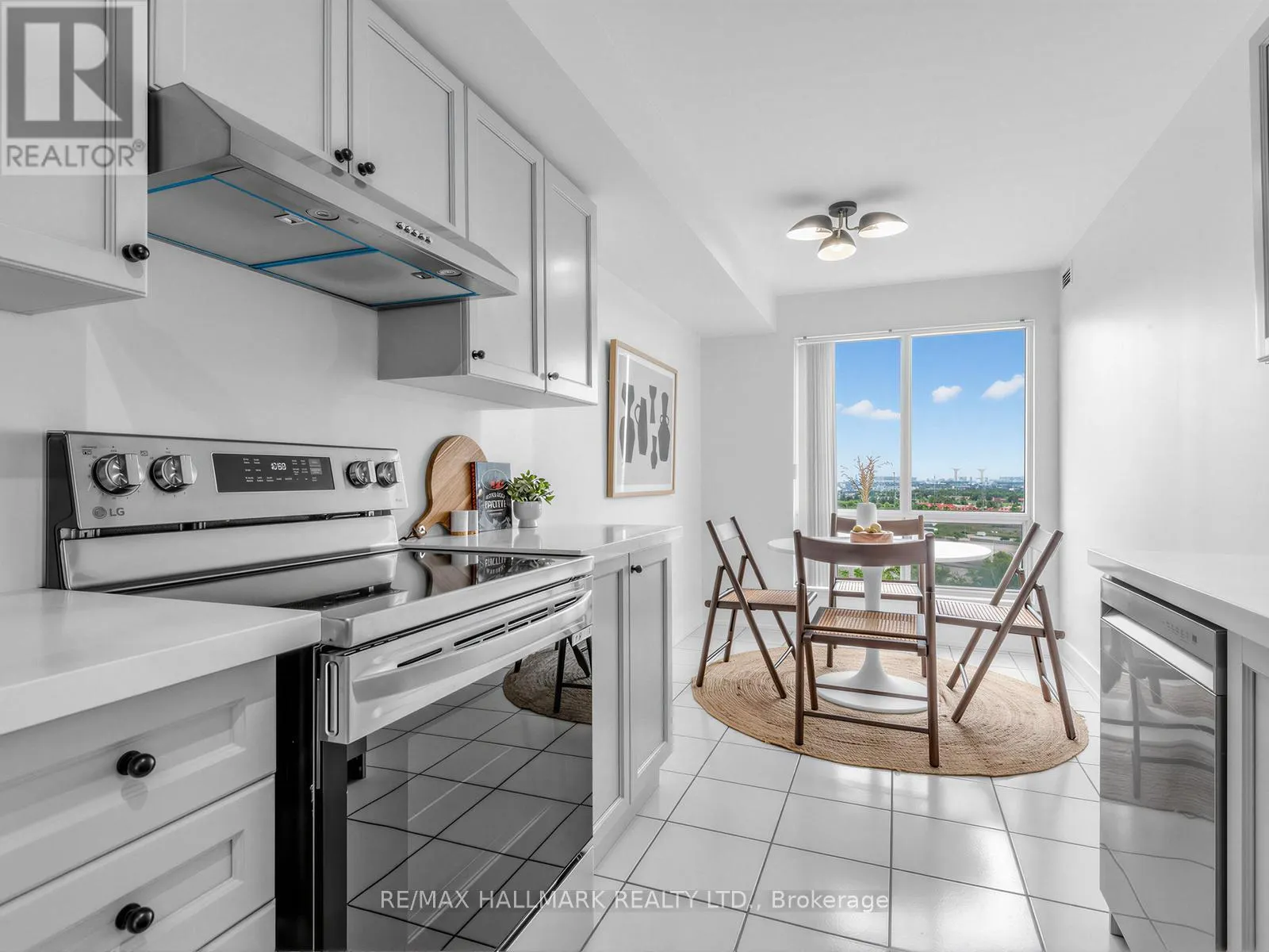 1102 - 399 SOUTH PARK ROAD