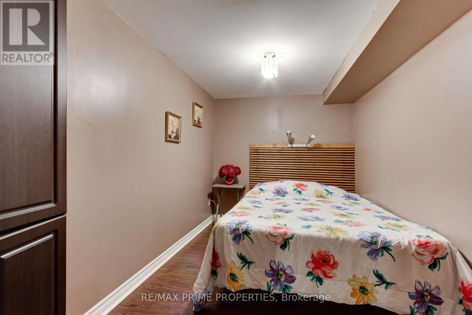 64 IAN DRIVE