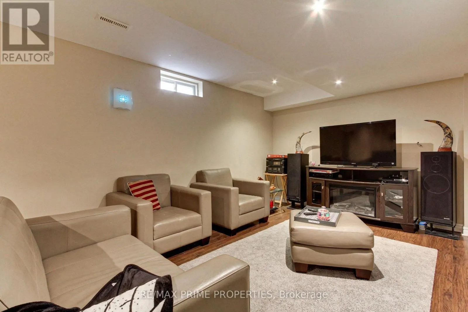 64 IAN DRIVE