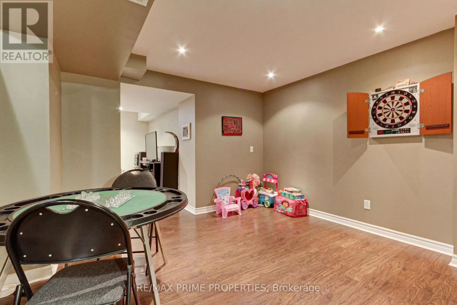 64 IAN DRIVE