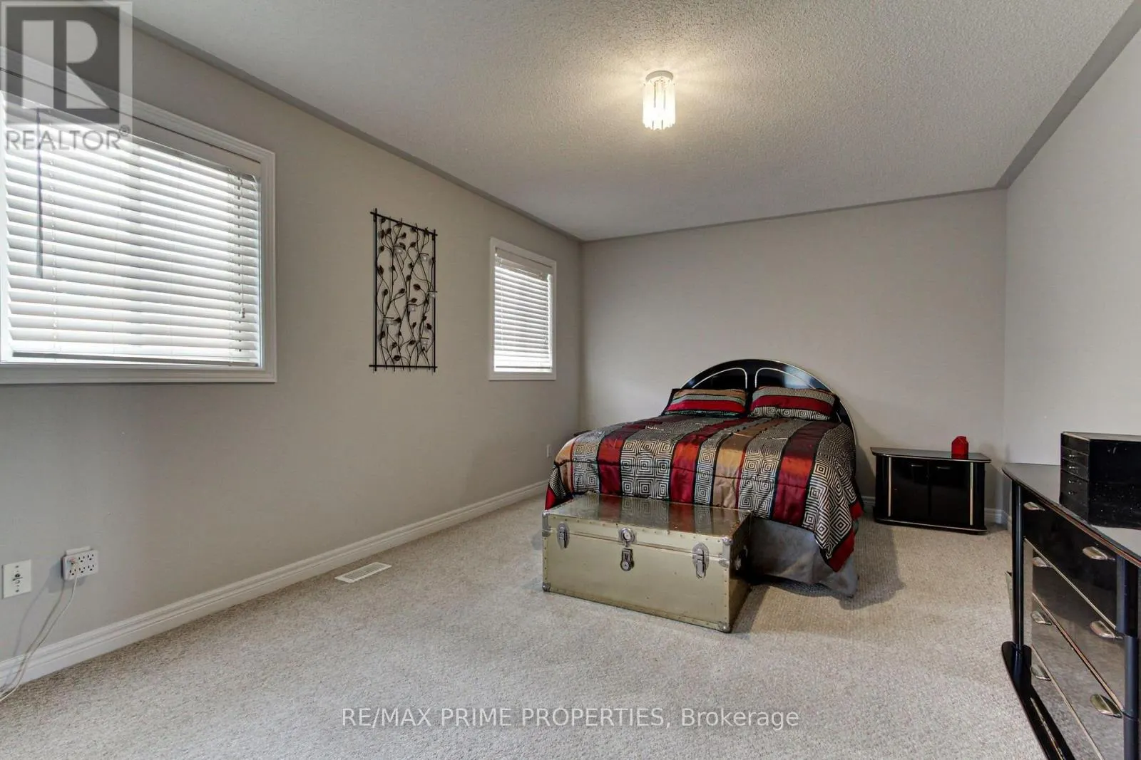 64 IAN DRIVE
