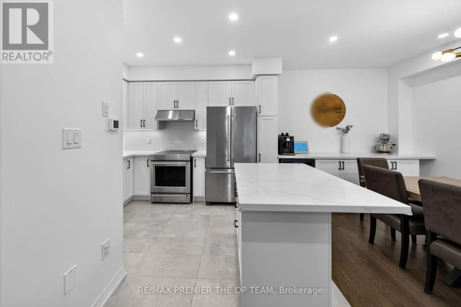233 VIVANT STREET