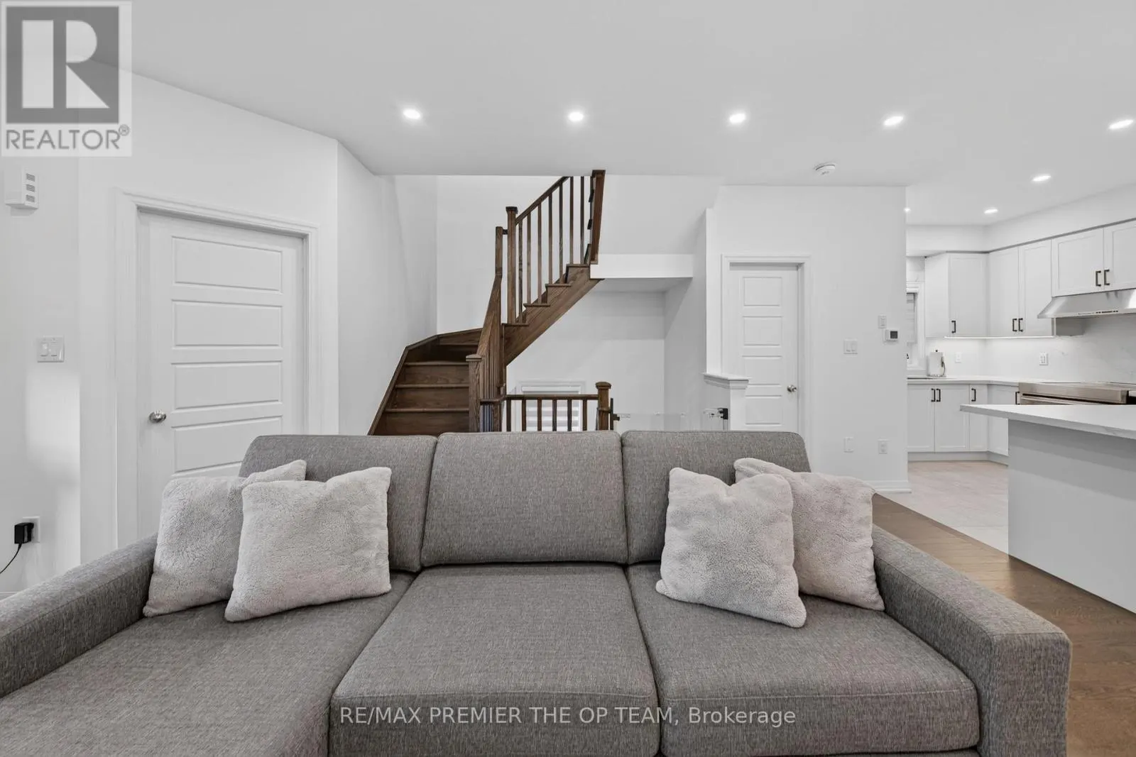 233 VIVANT STREET