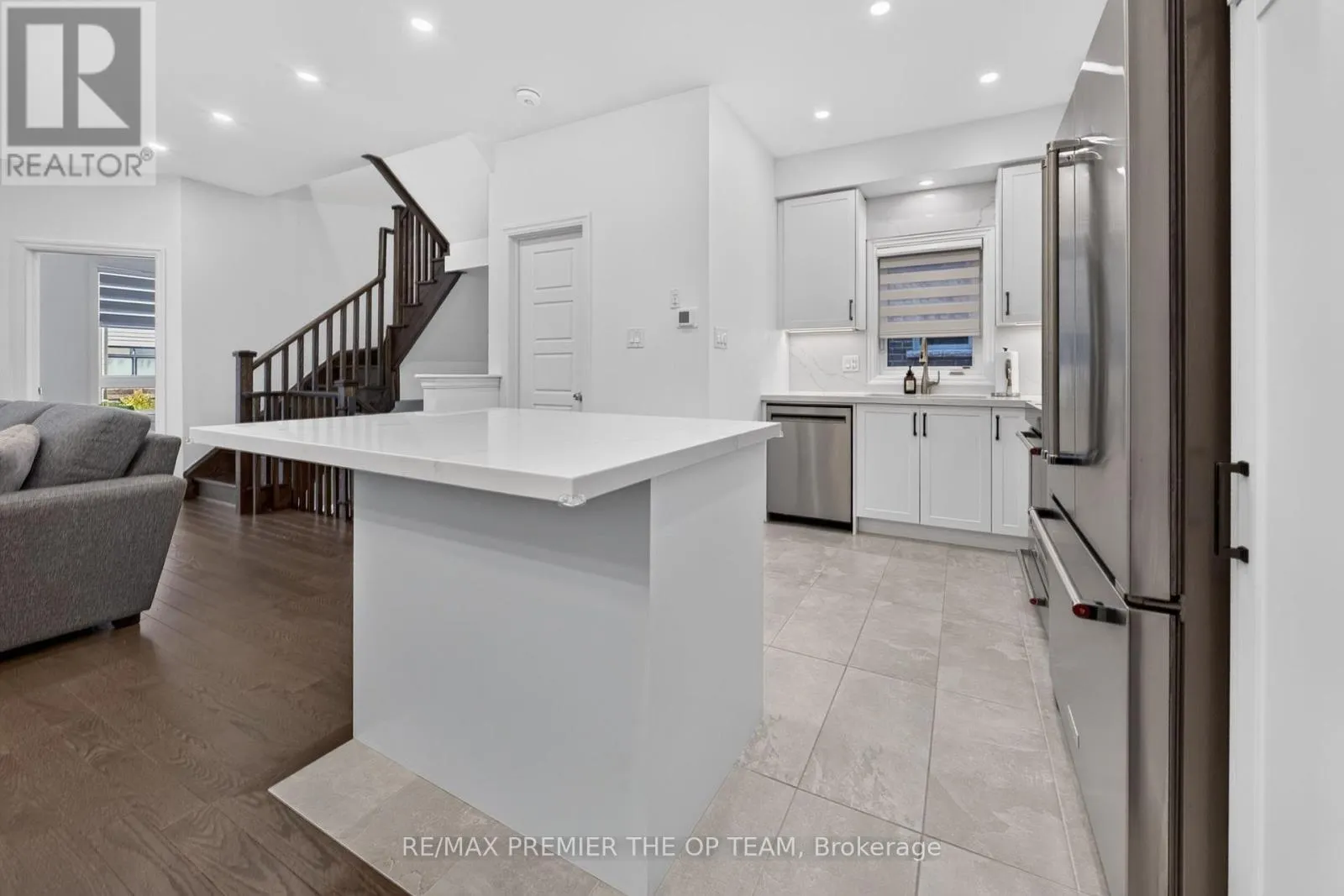233 VIVANT STREET