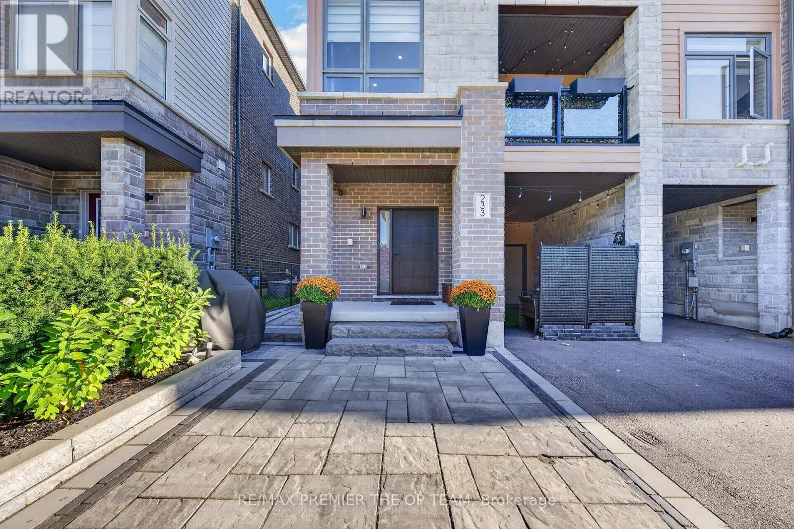 233 VIVANT STREET