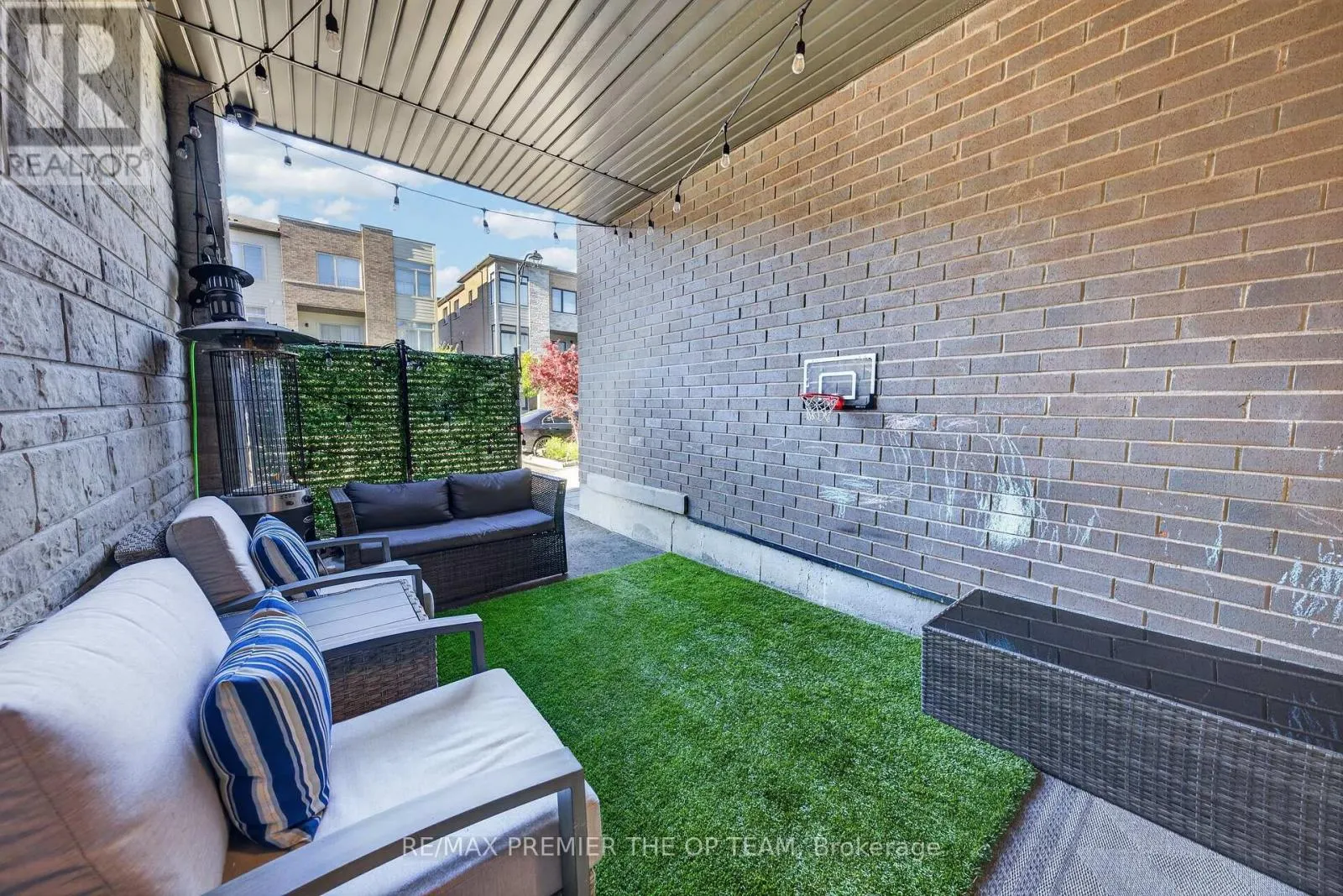 233 VIVANT STREET