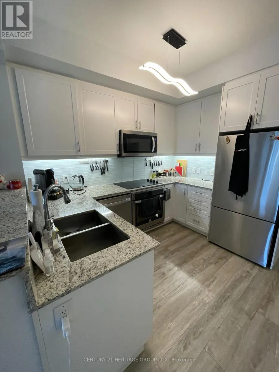 201 - 9618 YONGE STREET