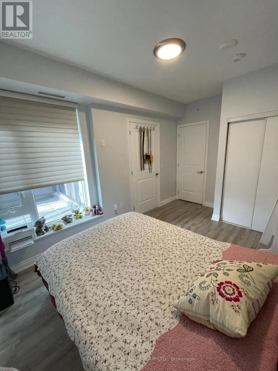 201 - 9618 YONGE STREET