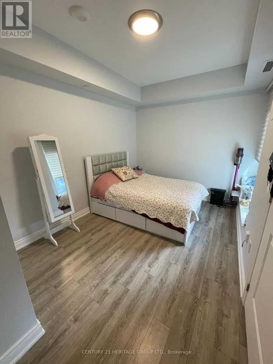 201 - 9618 YONGE STREET