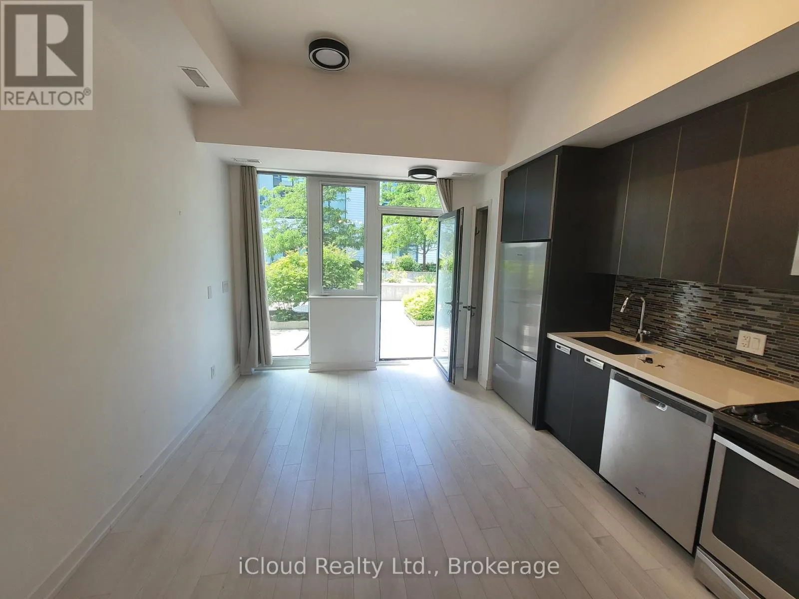 31 - 247 BROWARD WAY
