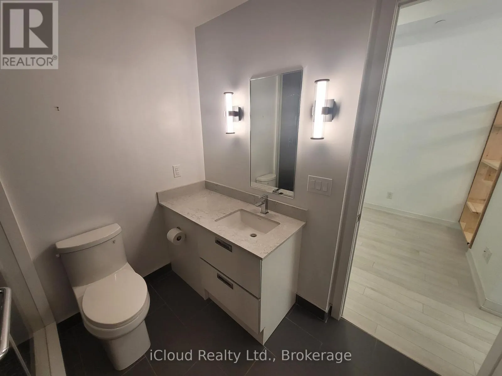 31 - 247 BROWARD WAY