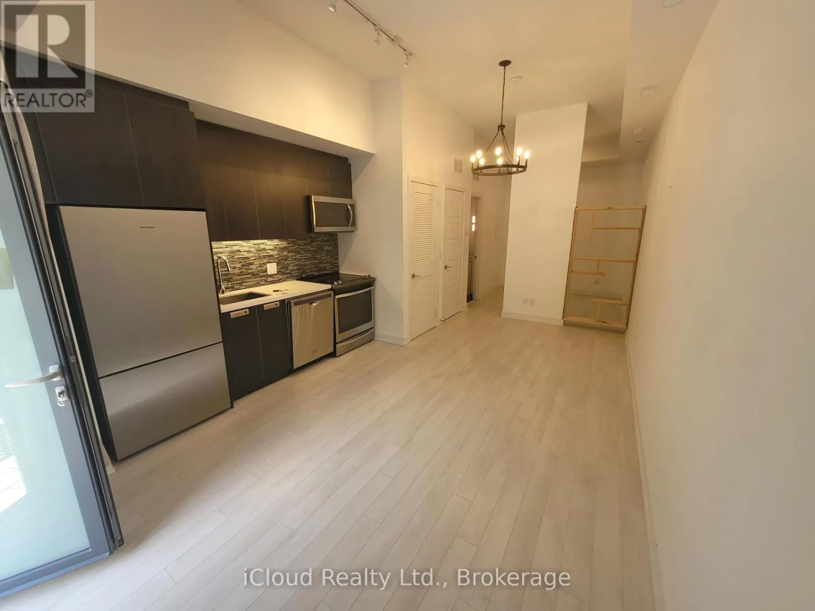 31 - 247 BROWARD WAY