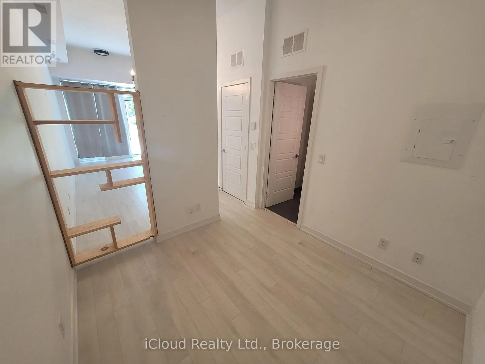 31 - 247 BROWARD WAY
