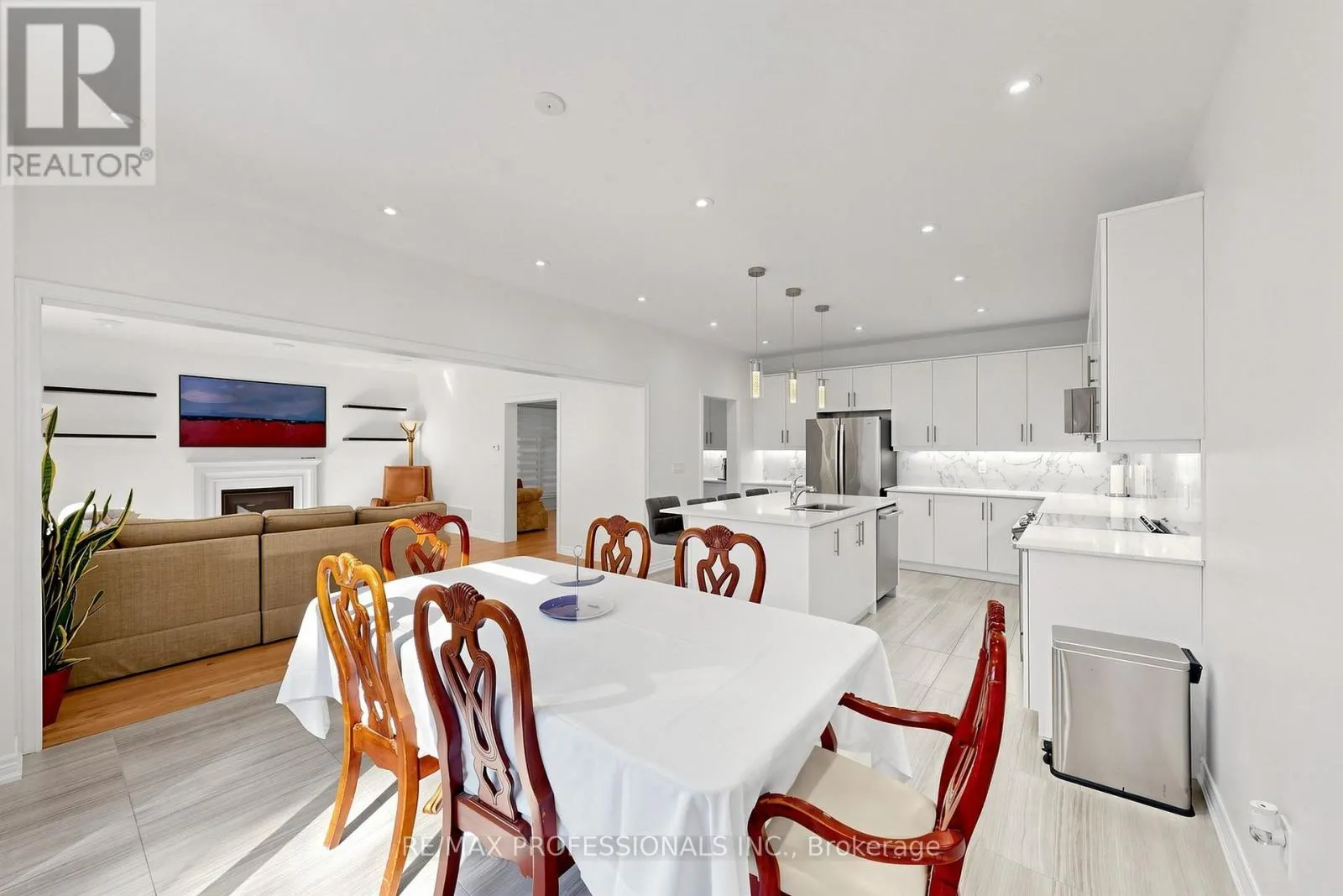 1450 DAVIS LOOP