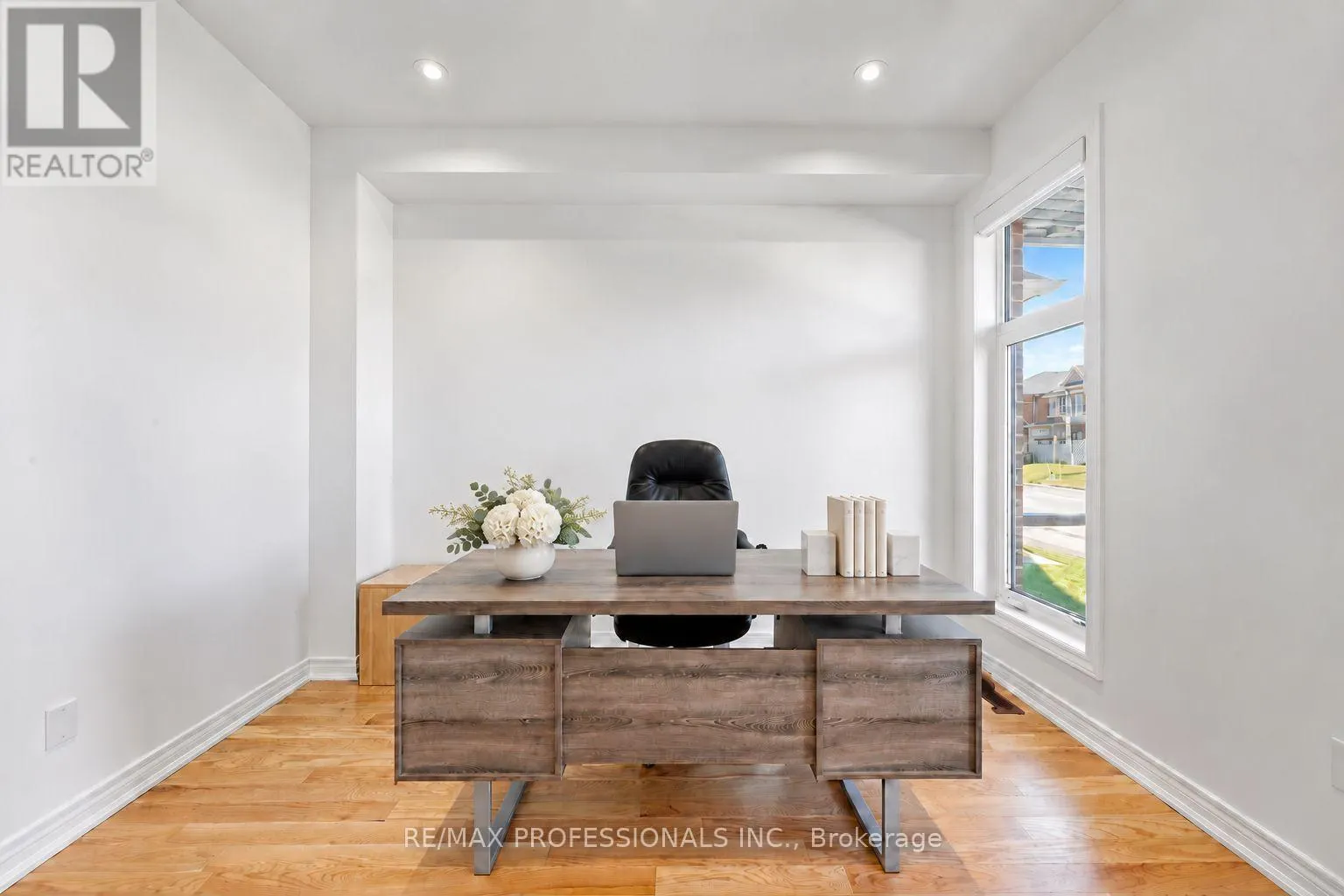 1450 DAVIS LOOP