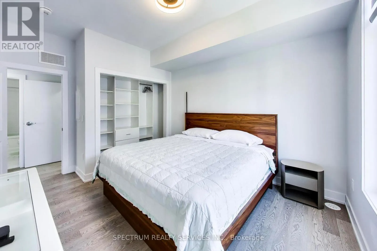 224 - 9560 ISLINGTON AVENUE