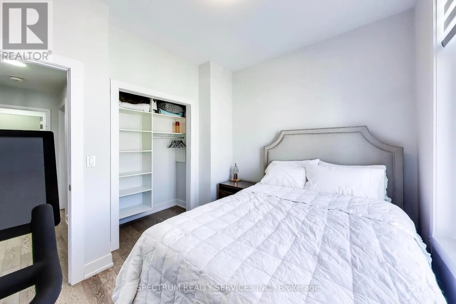 224 - 9560 ISLINGTON AVENUE