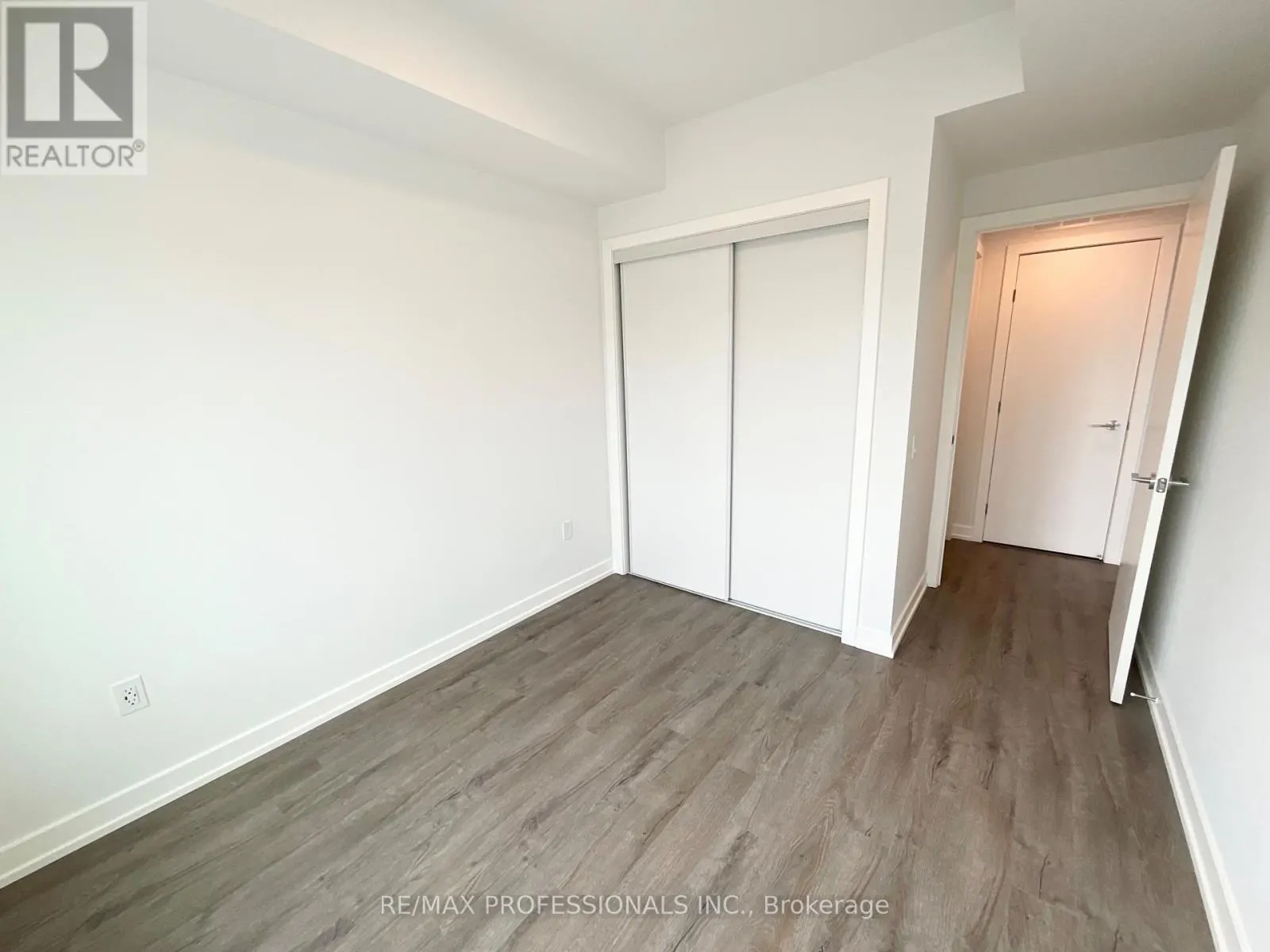 1104 - 5 MEADOWDALE ROAD