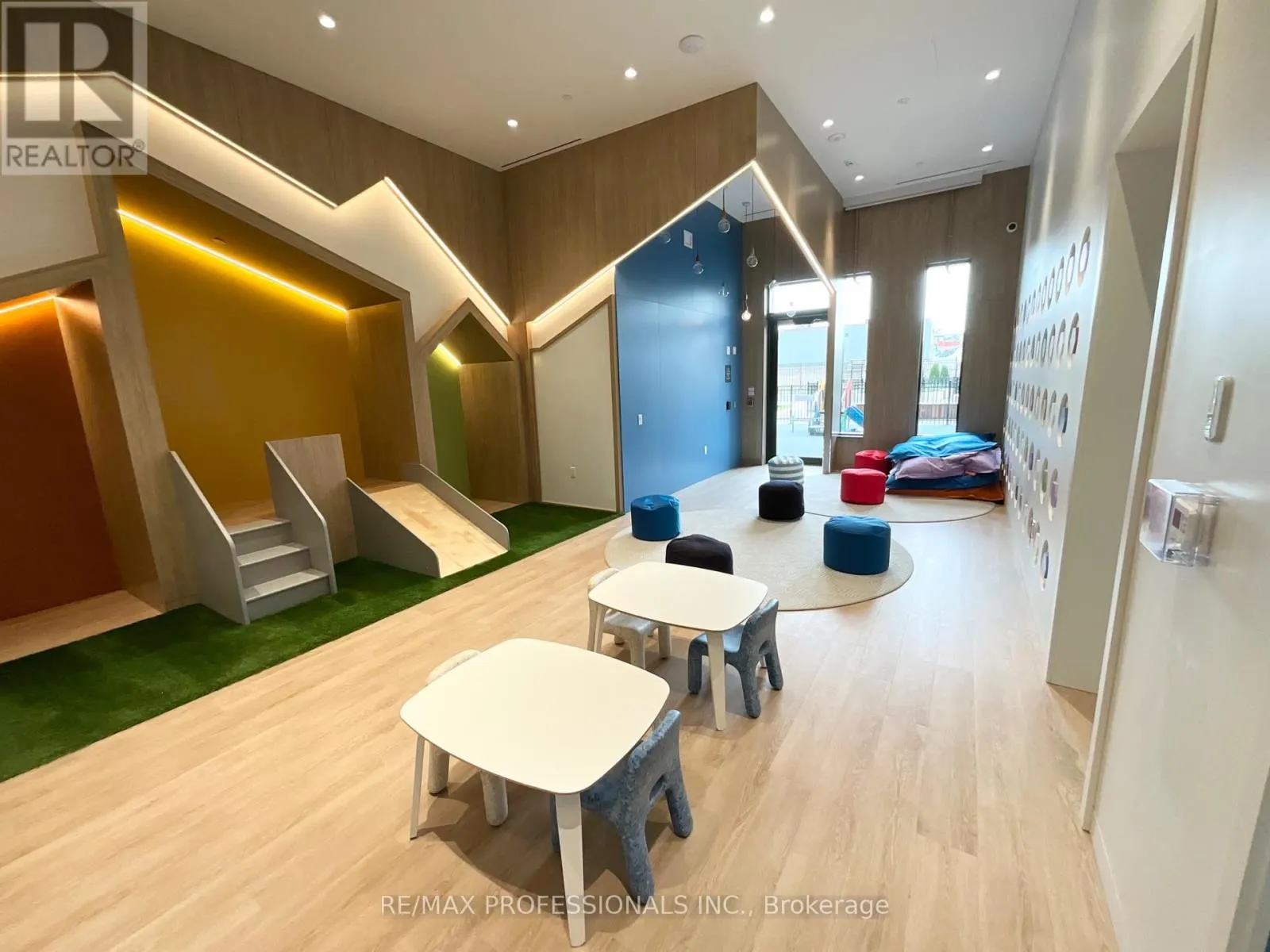 1104 - 5 MEADOWDALE ROAD