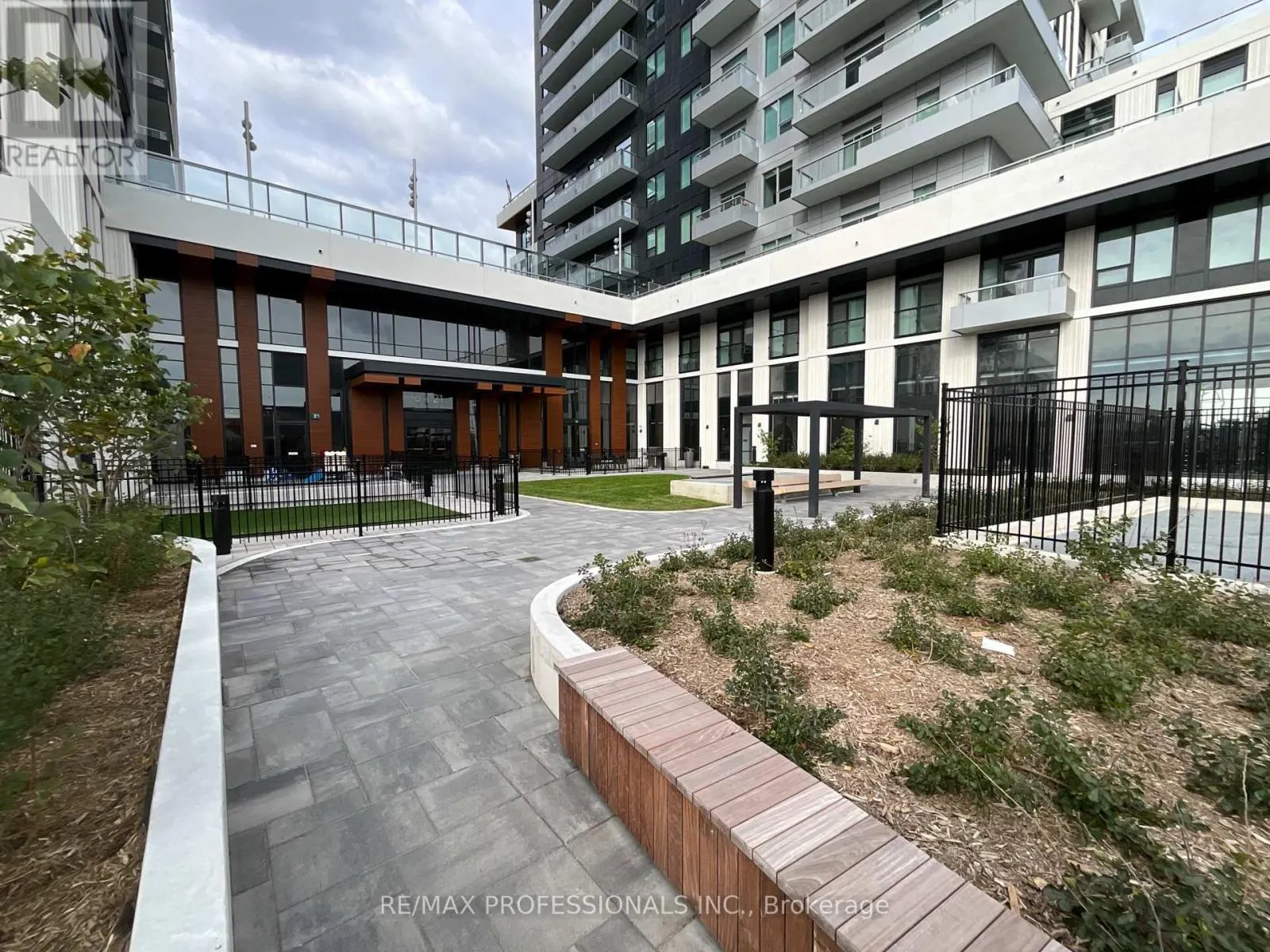 1104 - 5 MEADOWDALE ROAD