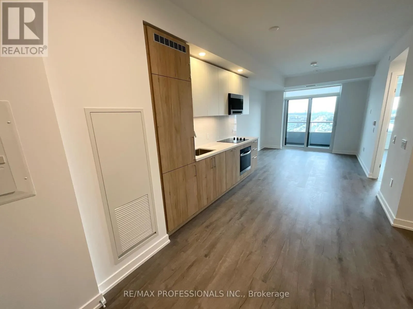1104 - 5 MEADOWDALE ROAD