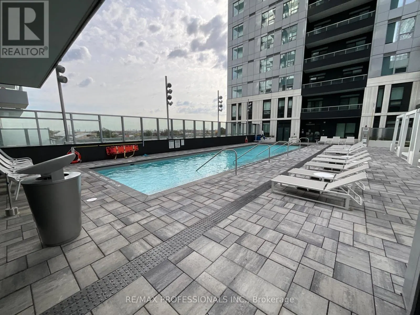 1104 - 5 MEADOWDALE ROAD