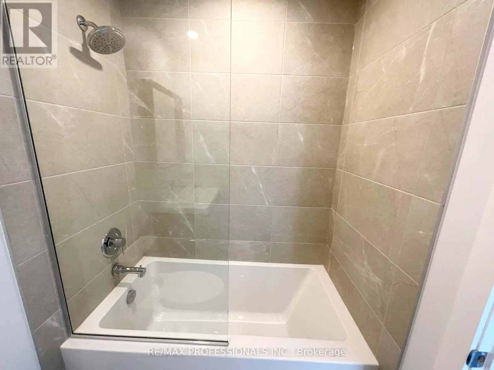 1104 - 5 MEADOWDALE ROAD