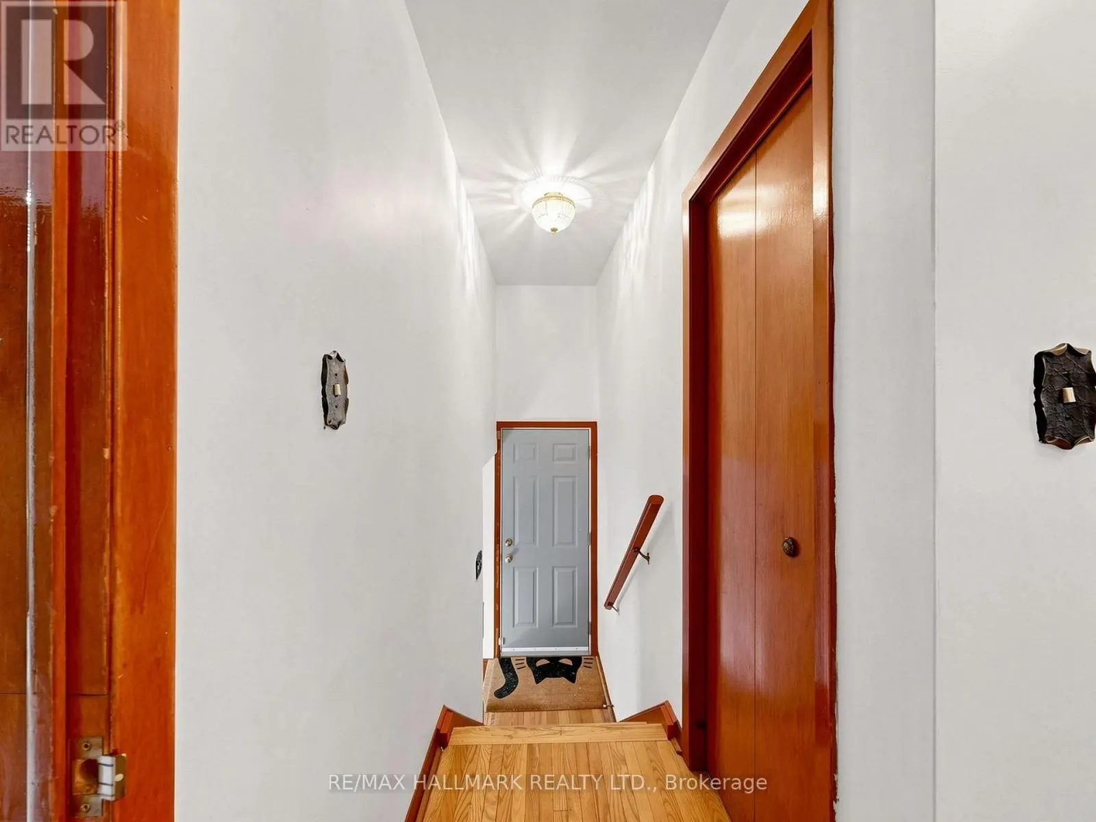 4 MULTIFLORA PLACE