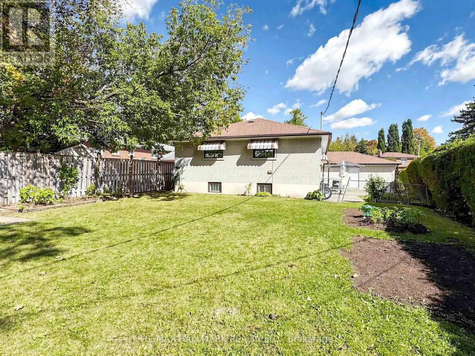 4 MULTIFLORA PLACE
