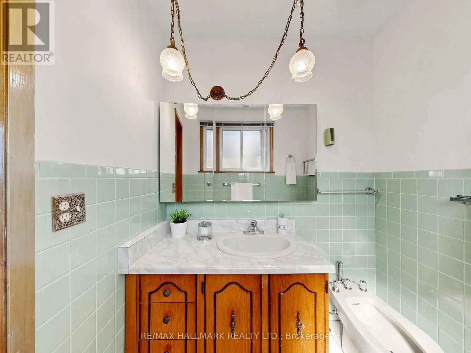 4 MULTIFLORA PLACE