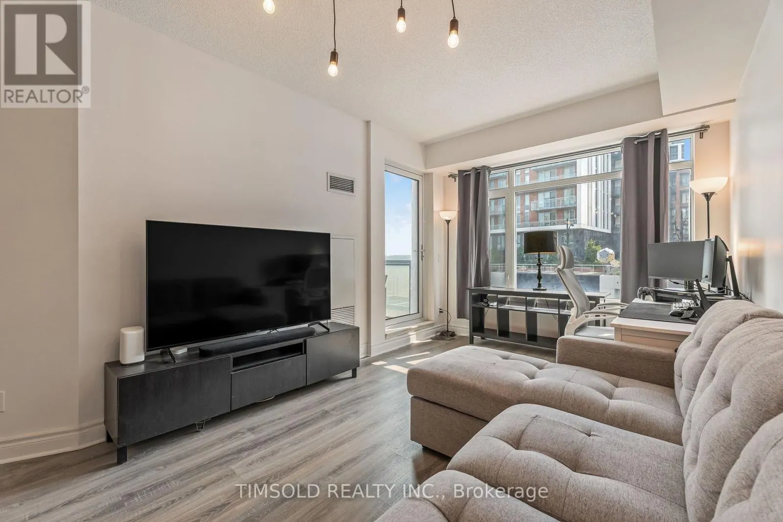 411 - 8130 BIRCHMOUNT ROAD