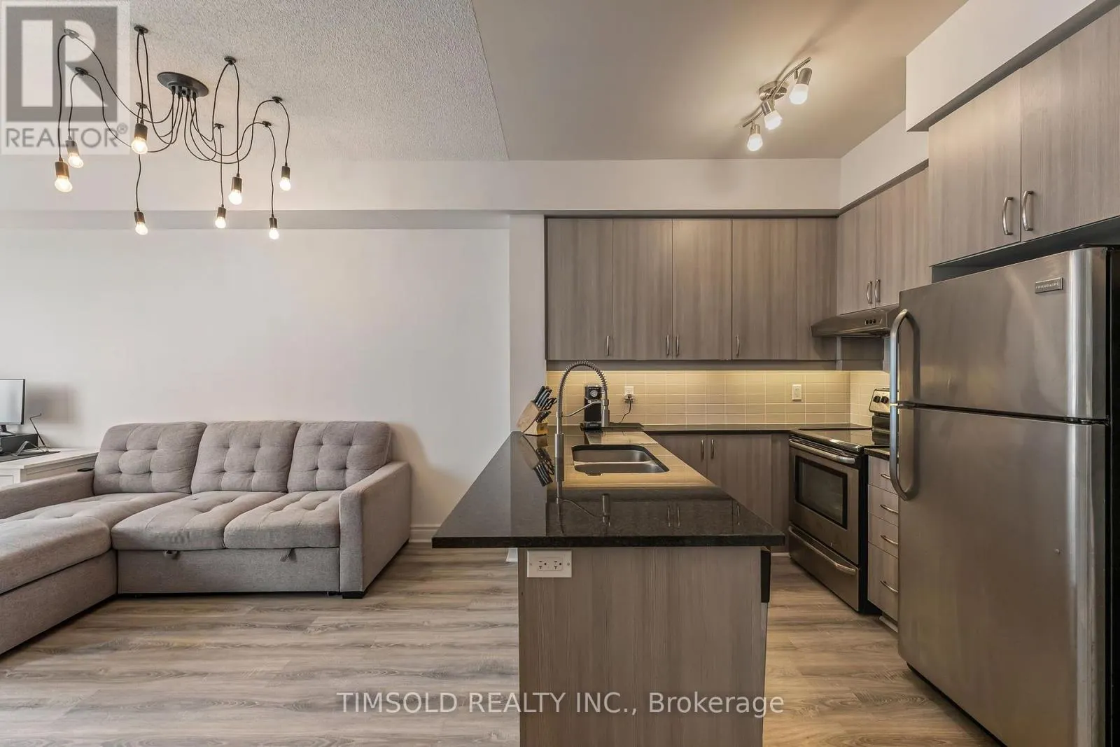 411 - 8130 BIRCHMOUNT ROAD