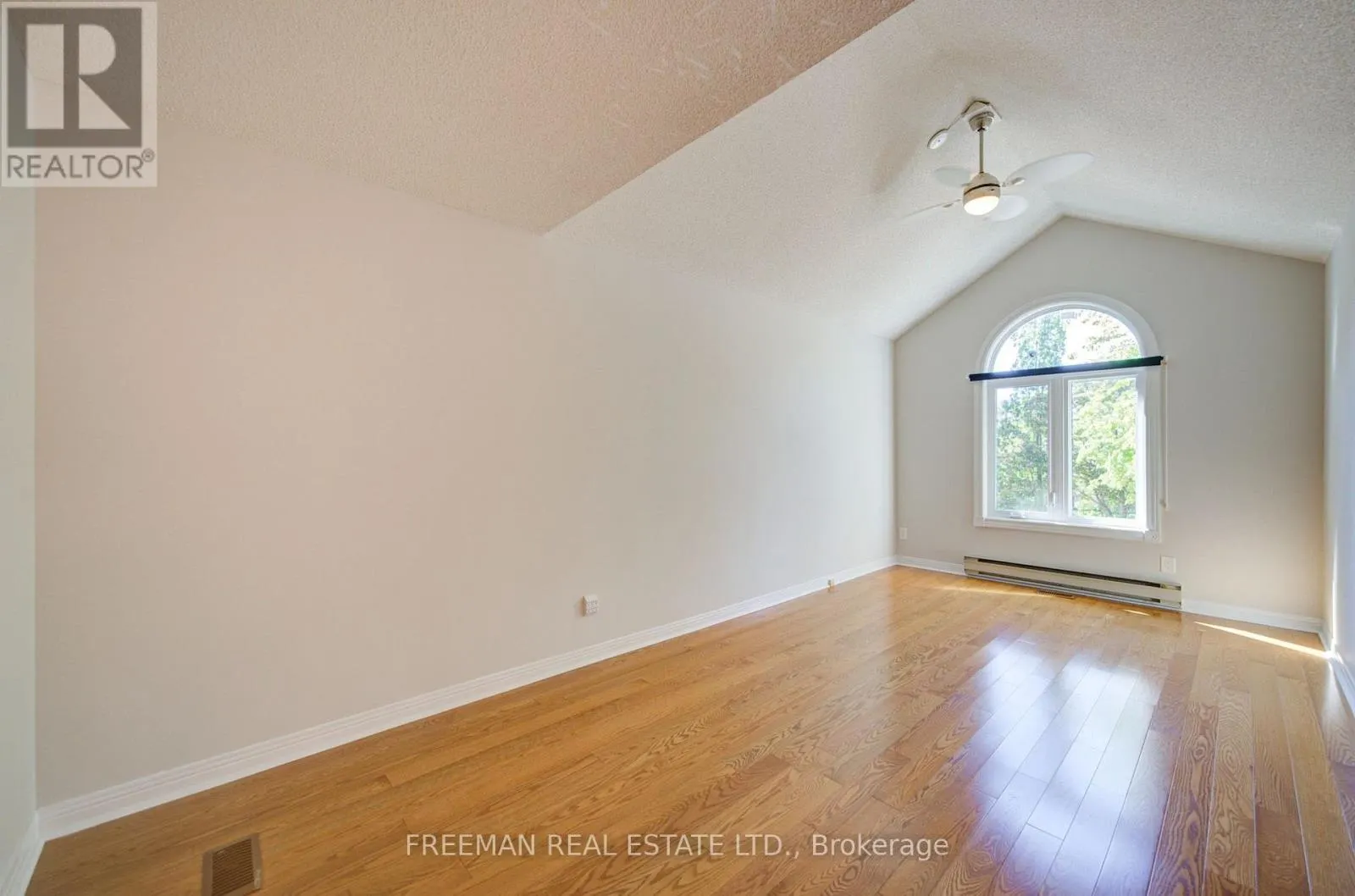107 BROWNSTONE CIRCLE
