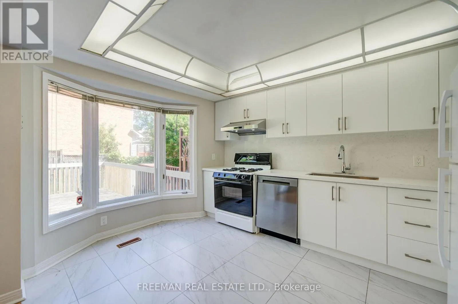 107 BROWNSTONE CIRCLE