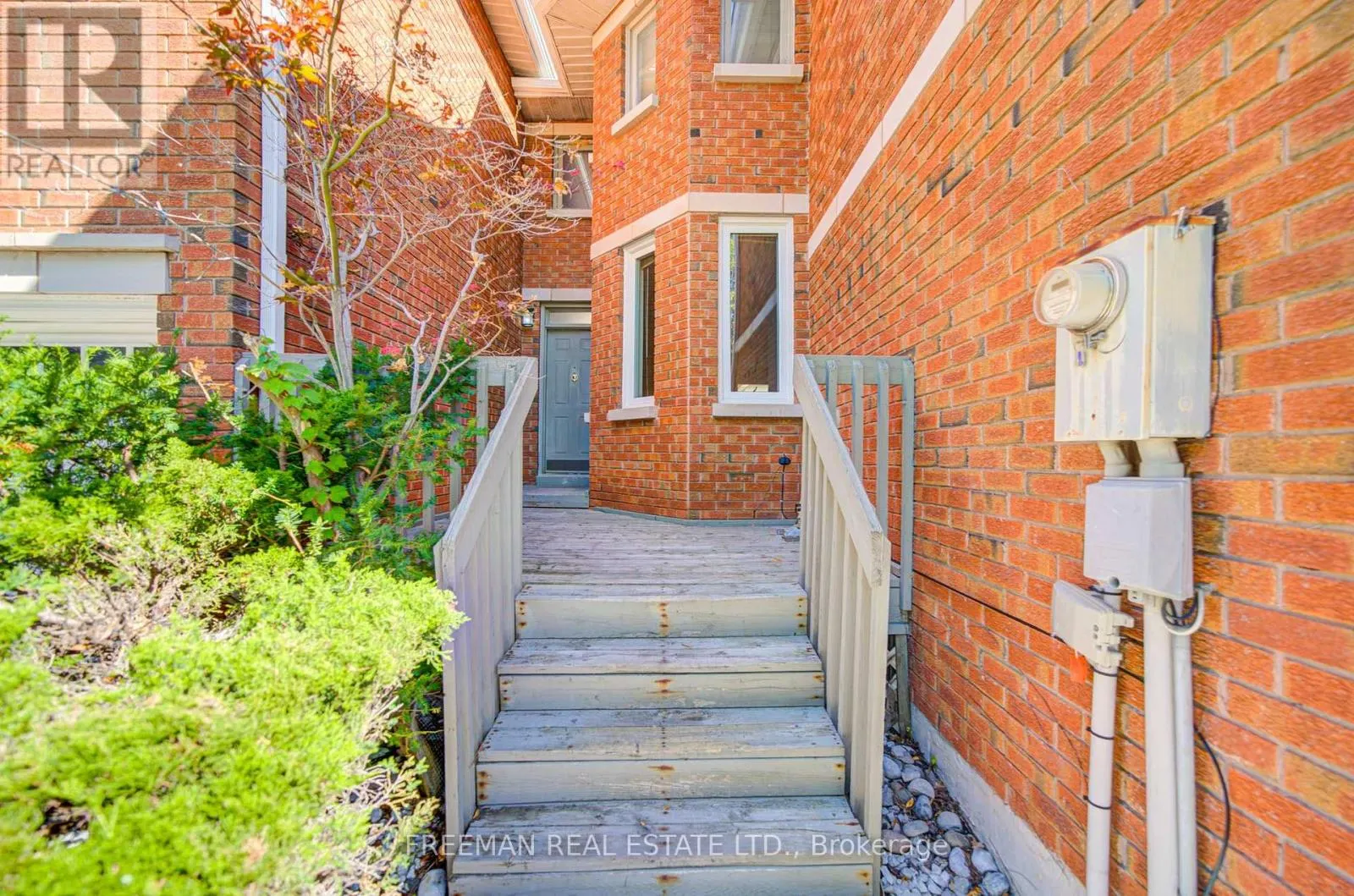 107 BROWNSTONE CIRCLE