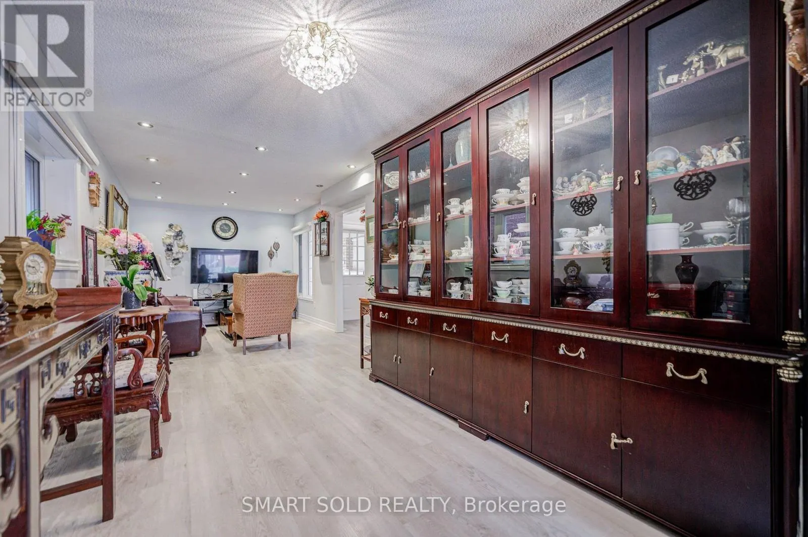 70 CONNERY CRESCENT