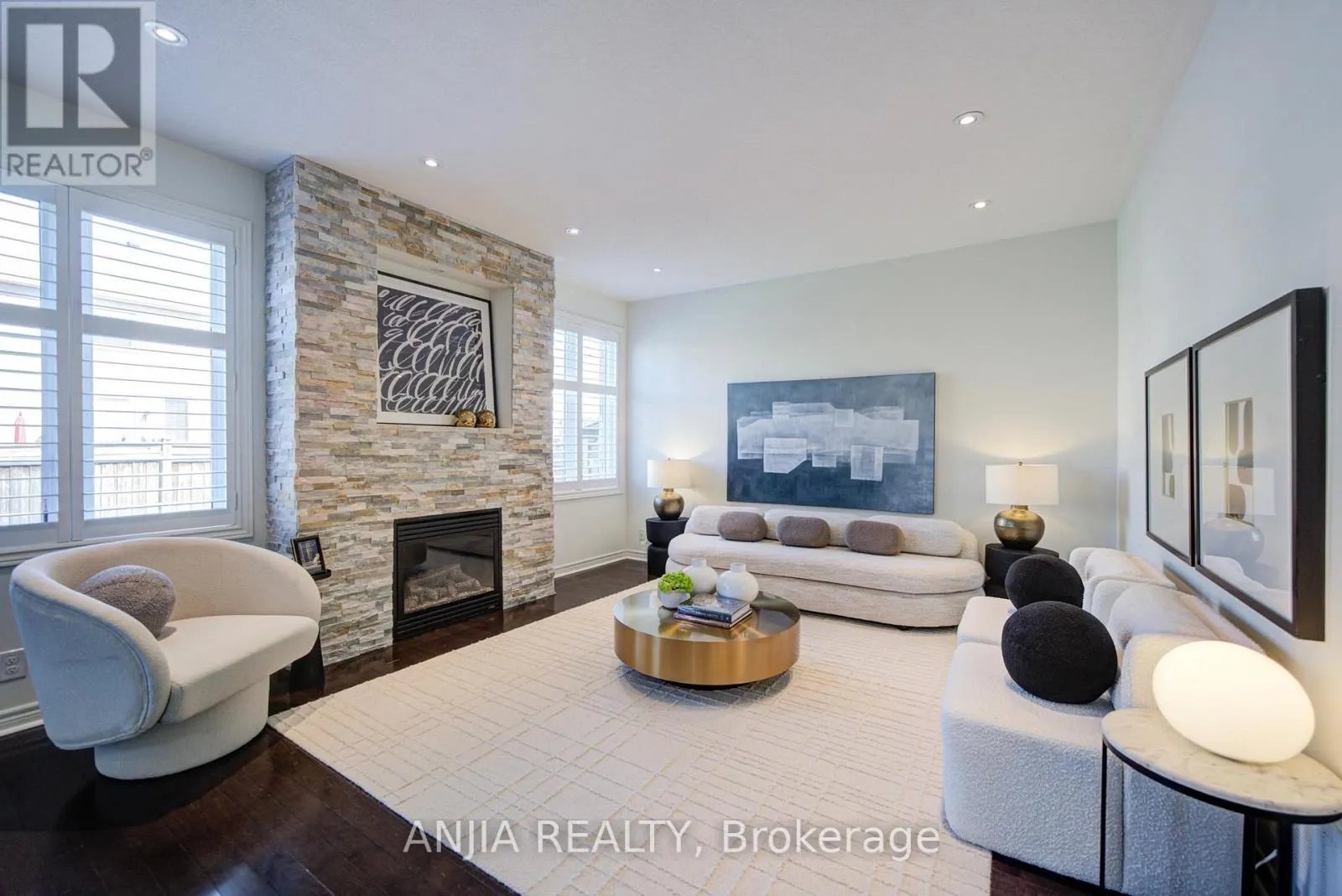 68 OLD FIELD CRESCENT