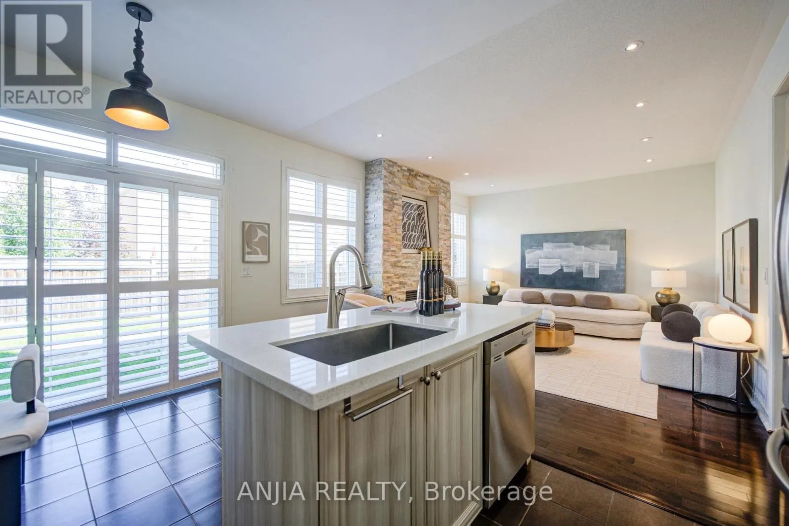 68 OLD FIELD CRESCENT