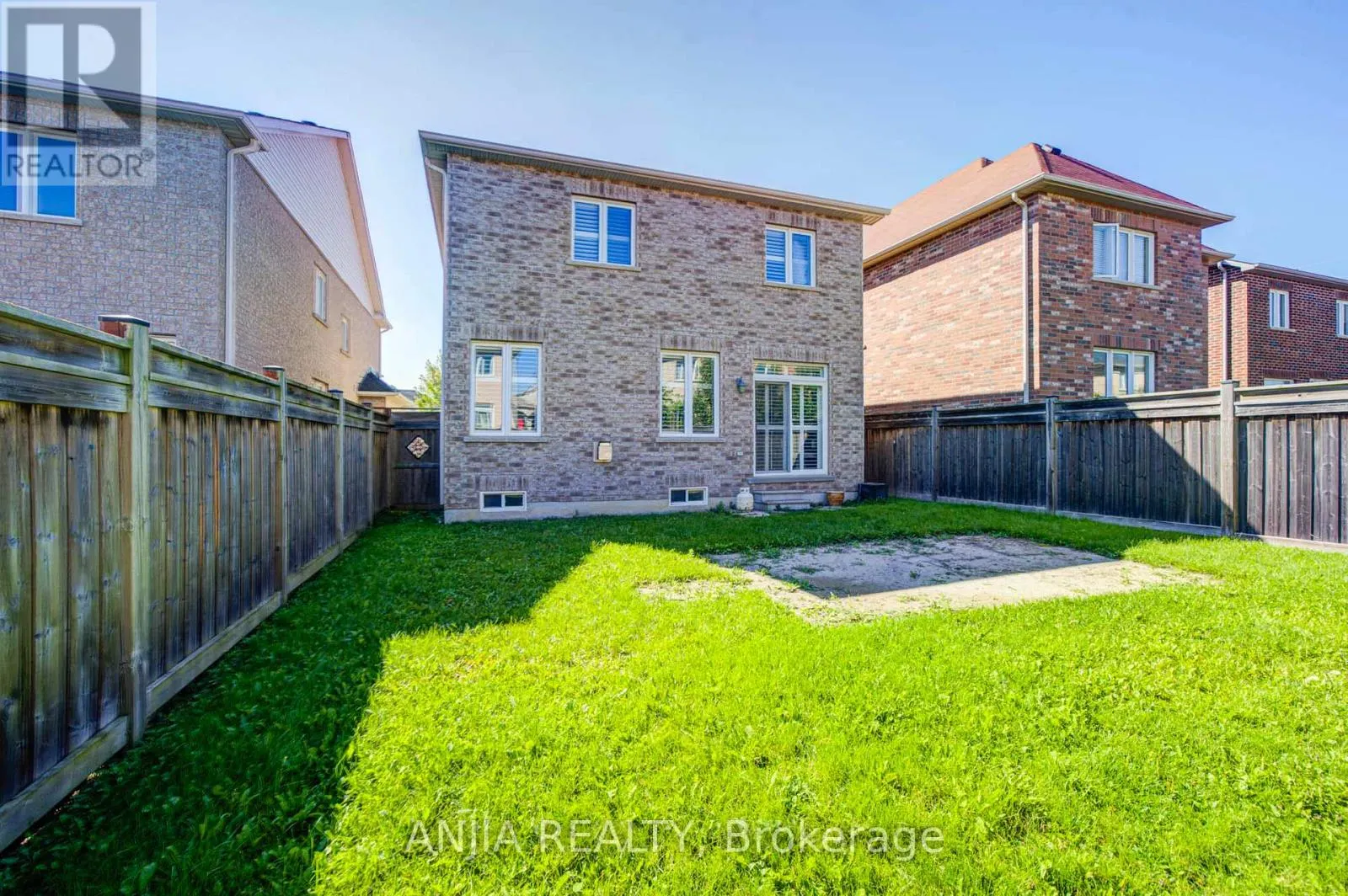 68 OLD FIELD CRESCENT