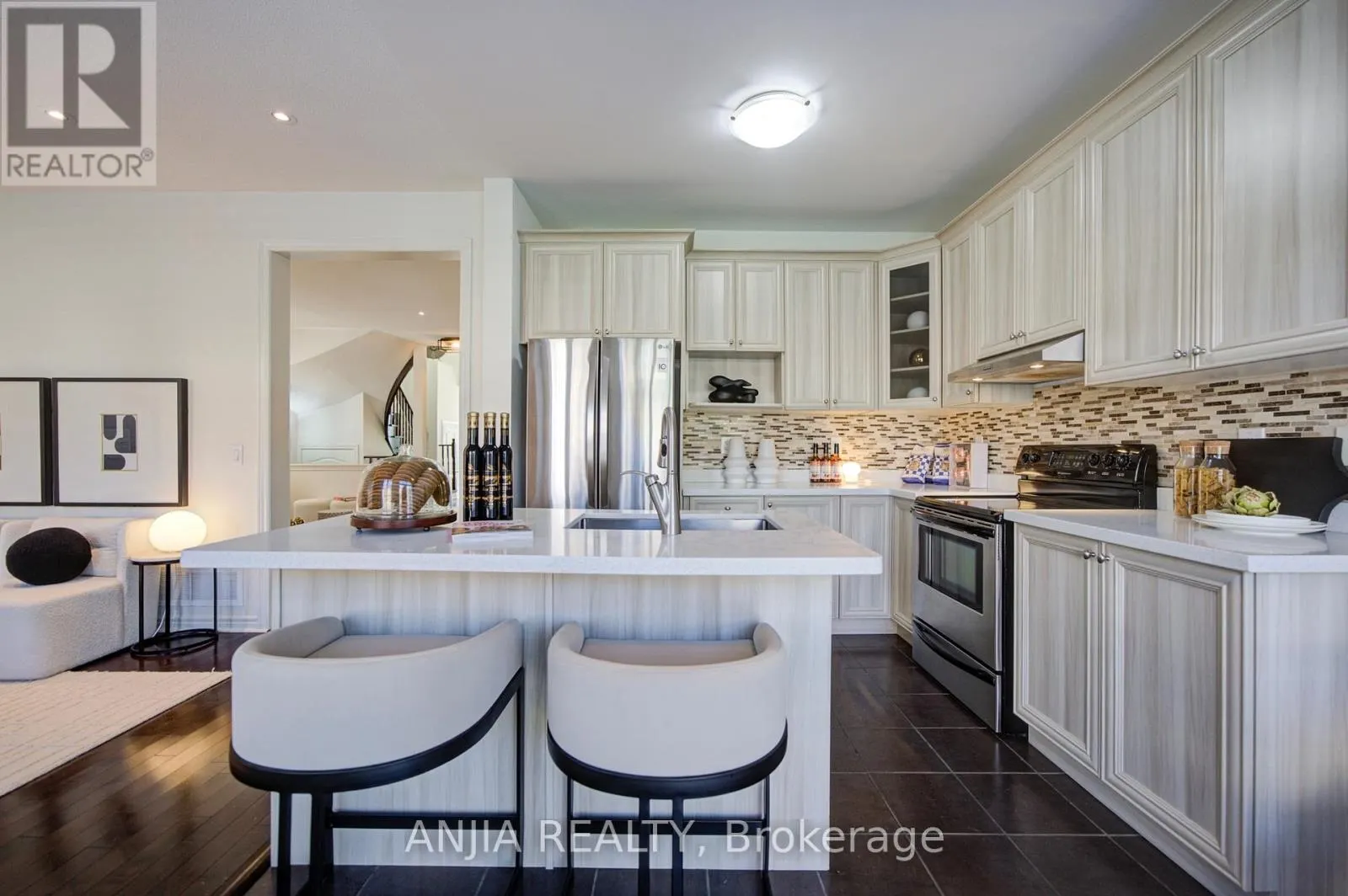 68 OLD FIELD CRESCENT