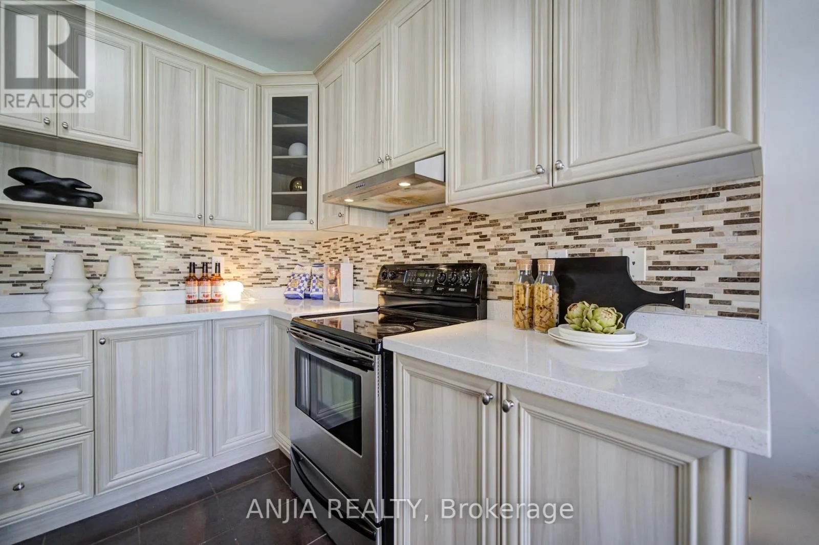 68 OLD FIELD CRESCENT