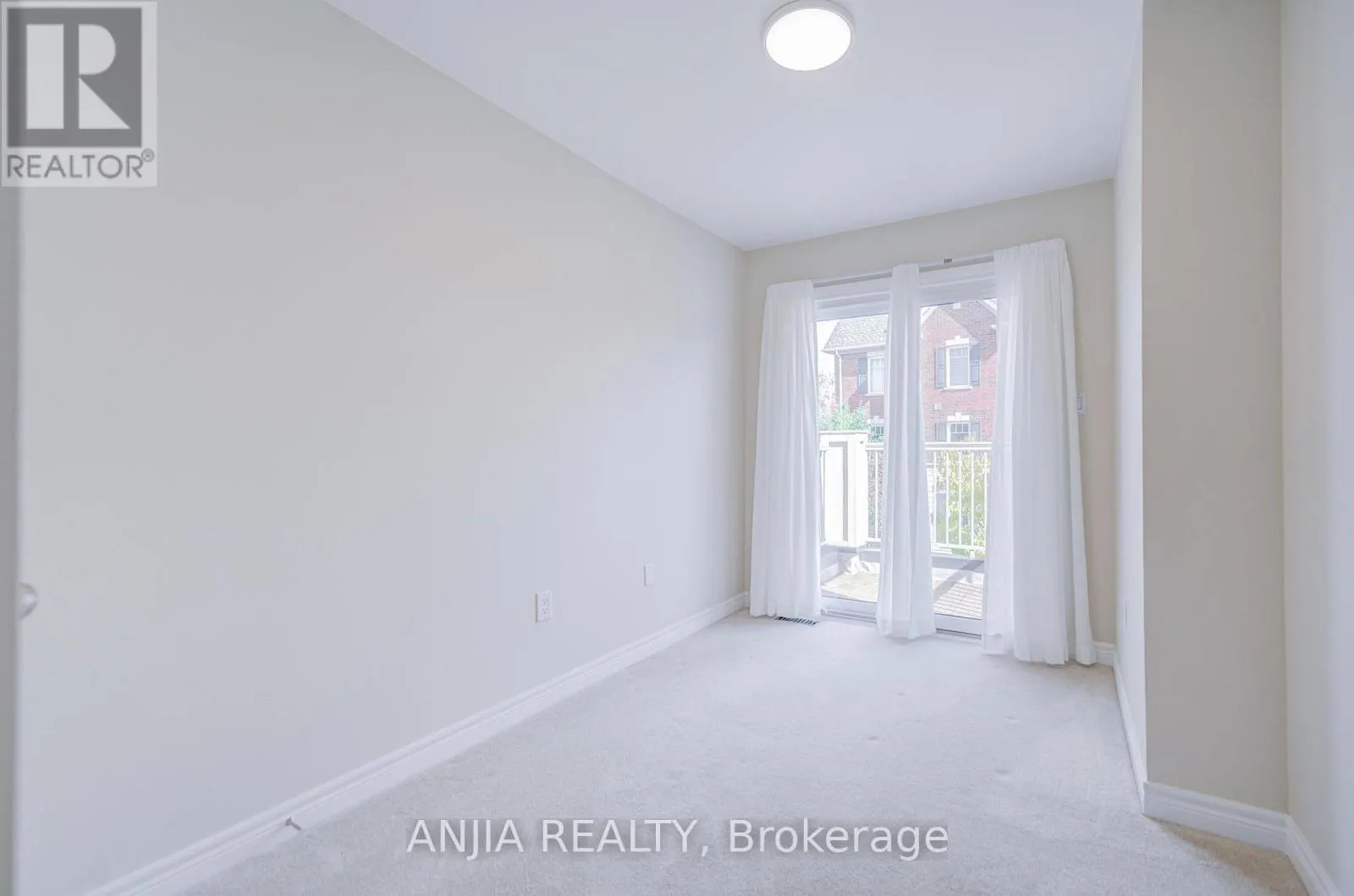 6 EXPEDITION CRESCENT