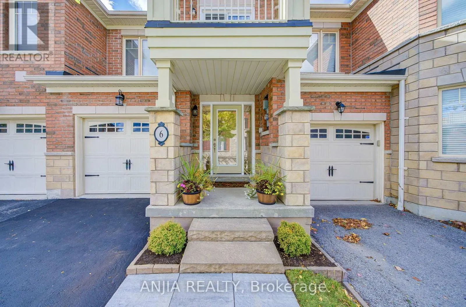 6 EXPEDITION CRESCENT