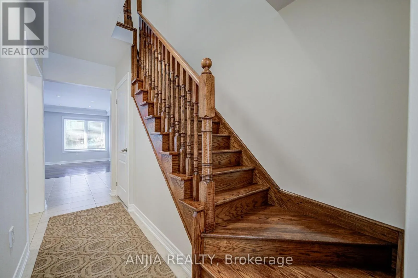 6 EXPEDITION CRESCENT