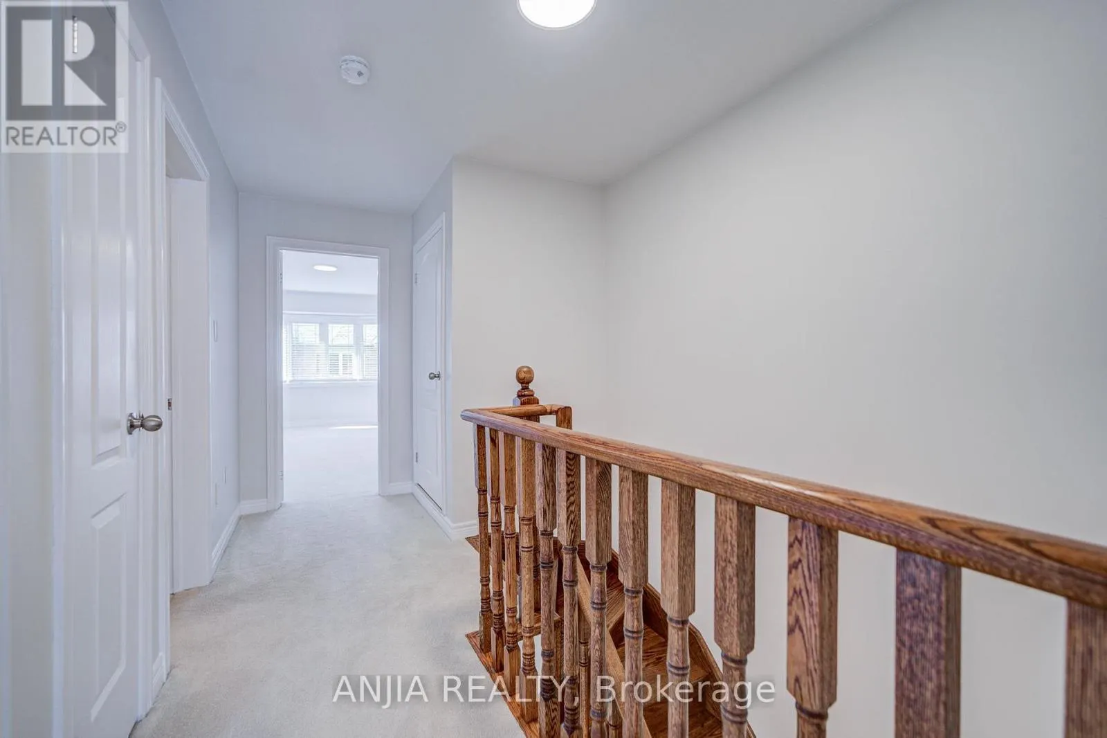 6 EXPEDITION CRESCENT