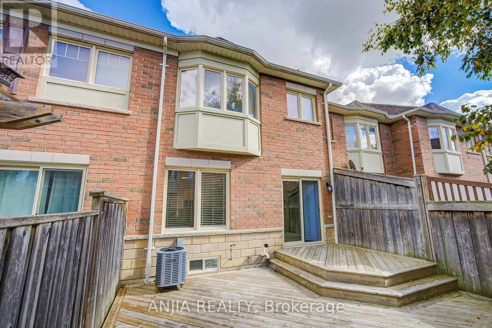 6 EXPEDITION CRESCENT