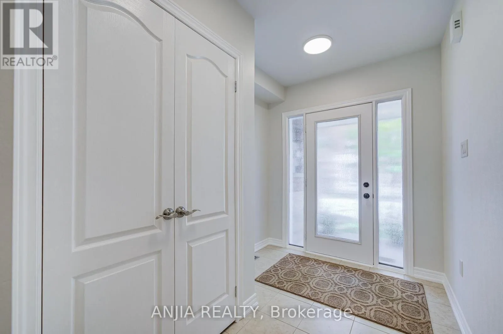 6 EXPEDITION CRESCENT