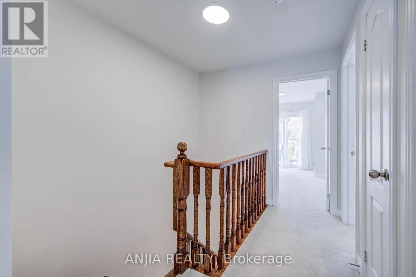 6 EXPEDITION CRESCENT