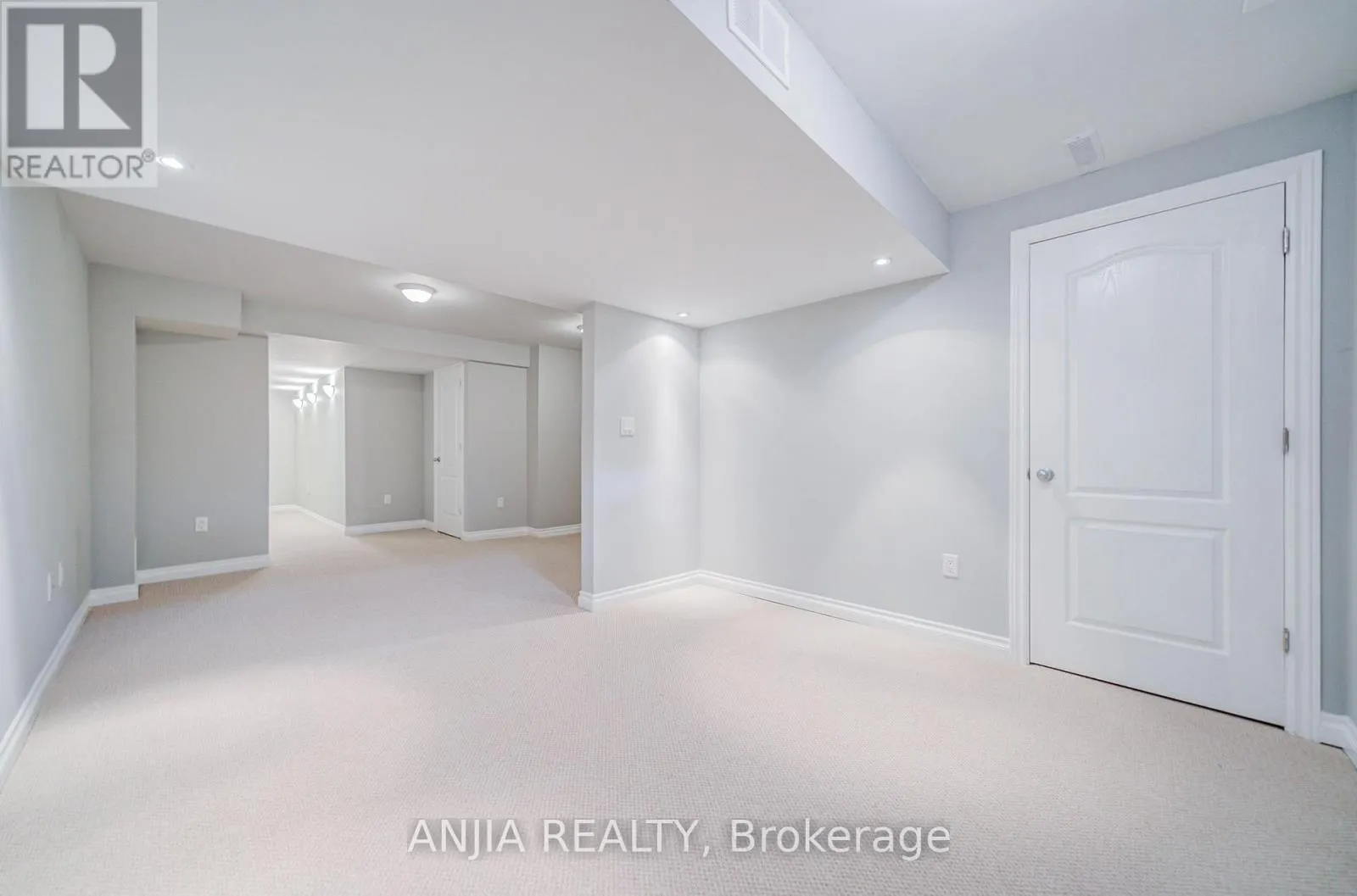 6 EXPEDITION CRESCENT